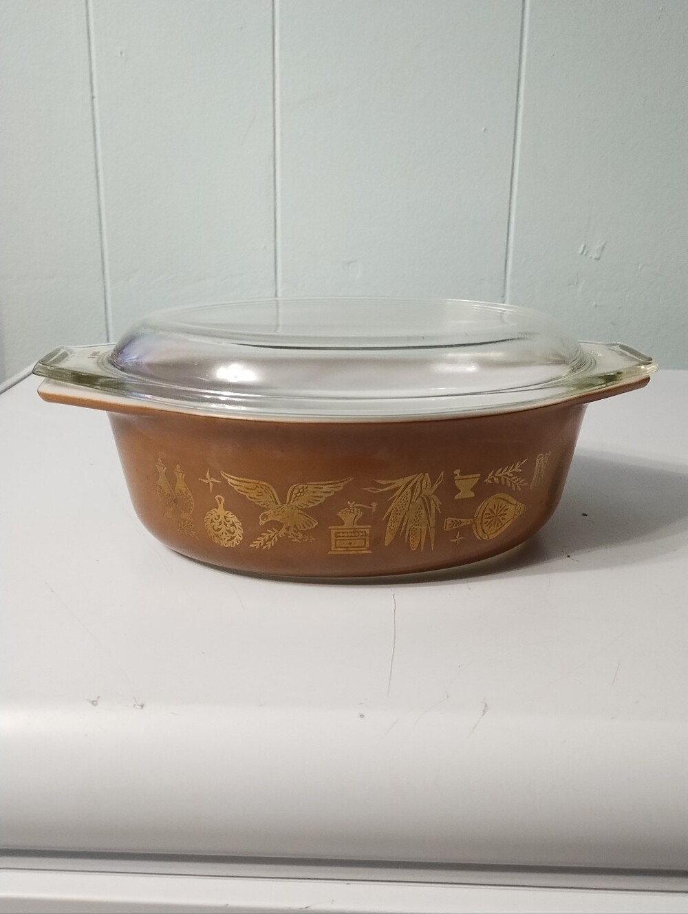 Vintage Pyrex Early American Gold Harvest Motif Covered 1 1/2 Quart Casserole